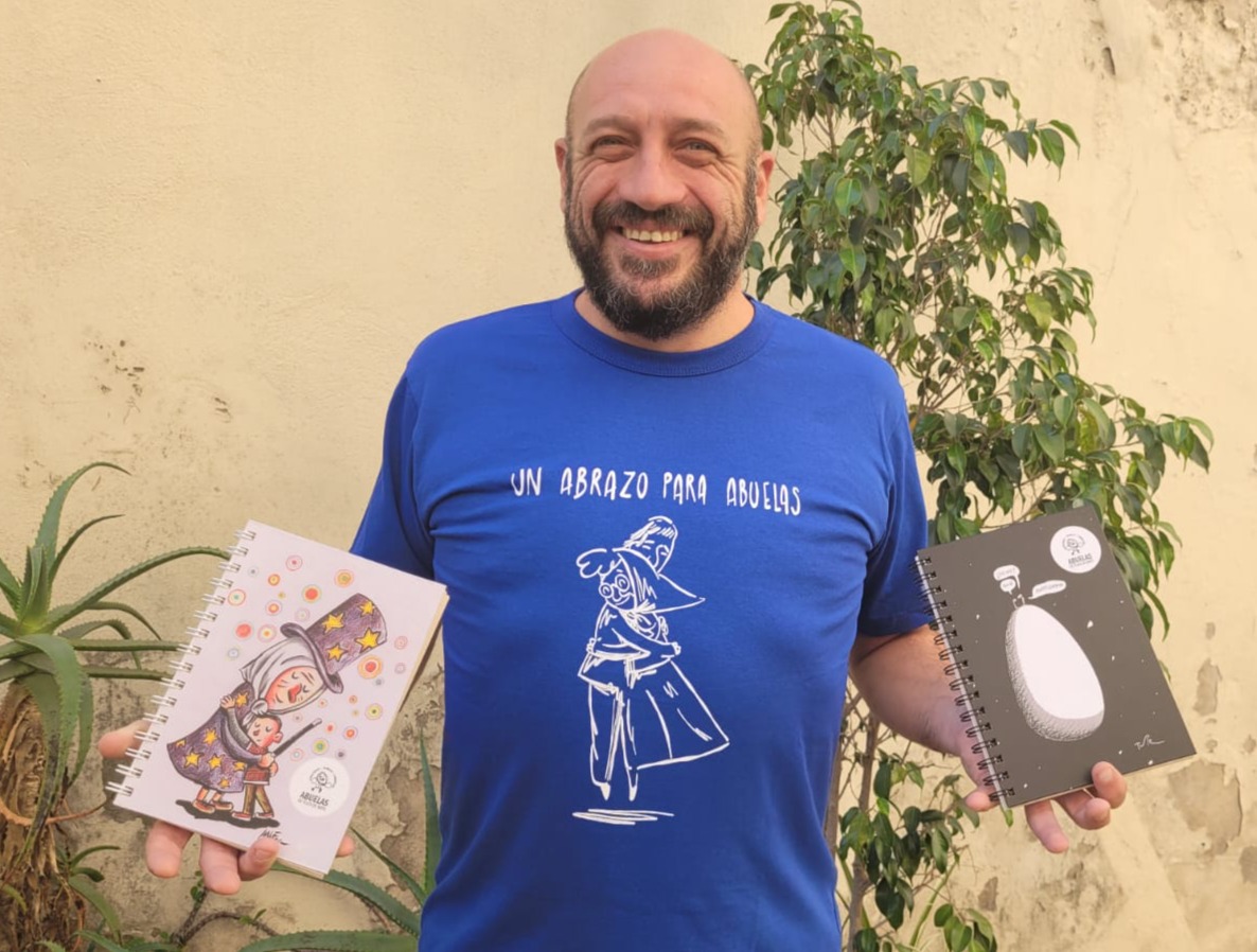 Remeras y cuadernos por la Identidad