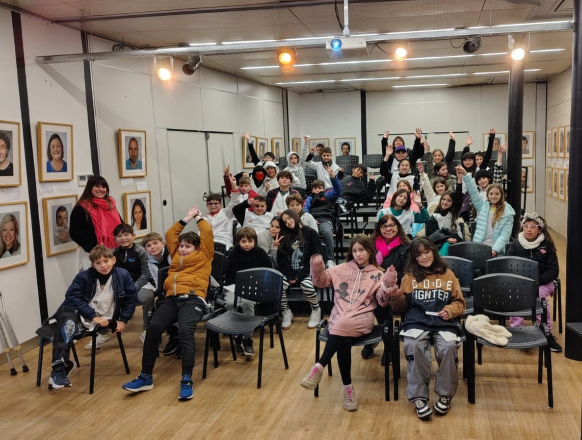 La escuela Anexo de la Universidad de La Plata disfrutó de la obra "Un millón y medio de ideas" 